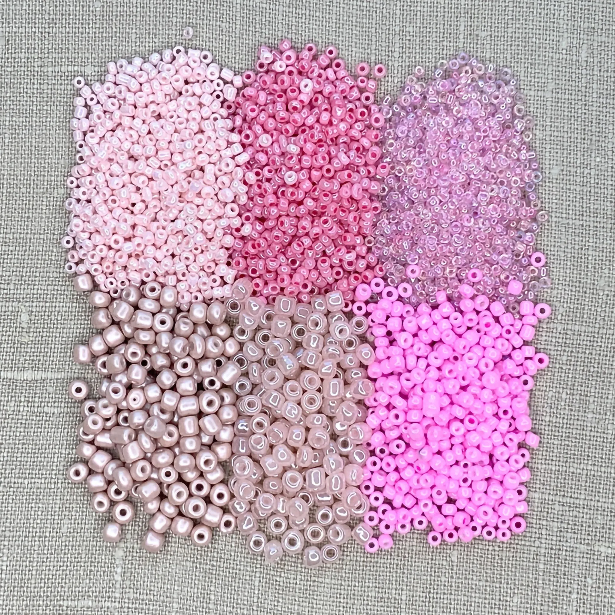 ASSORTED SEED BEAD PACK - PINKS