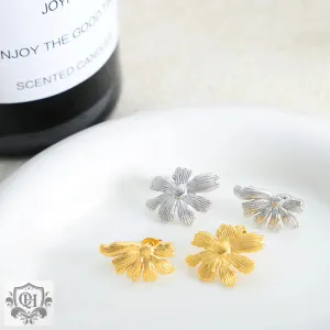 Chic Daisy 18K Gold Earrings