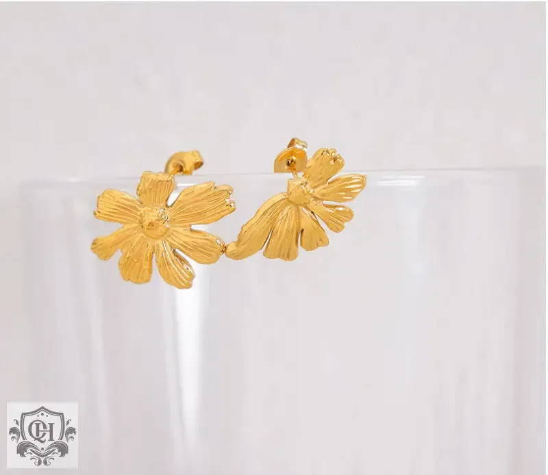 Chic Daisy 18K Gold Earrings