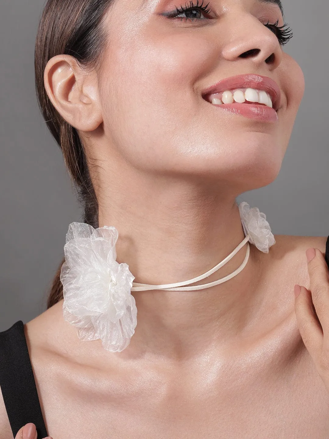 Elegant Off-White Floral Organza Choker Necklace - Fashionable Statement Jewelry