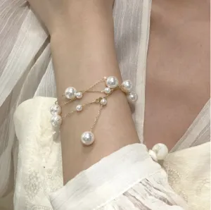 Elegant Pearl Style Necklace