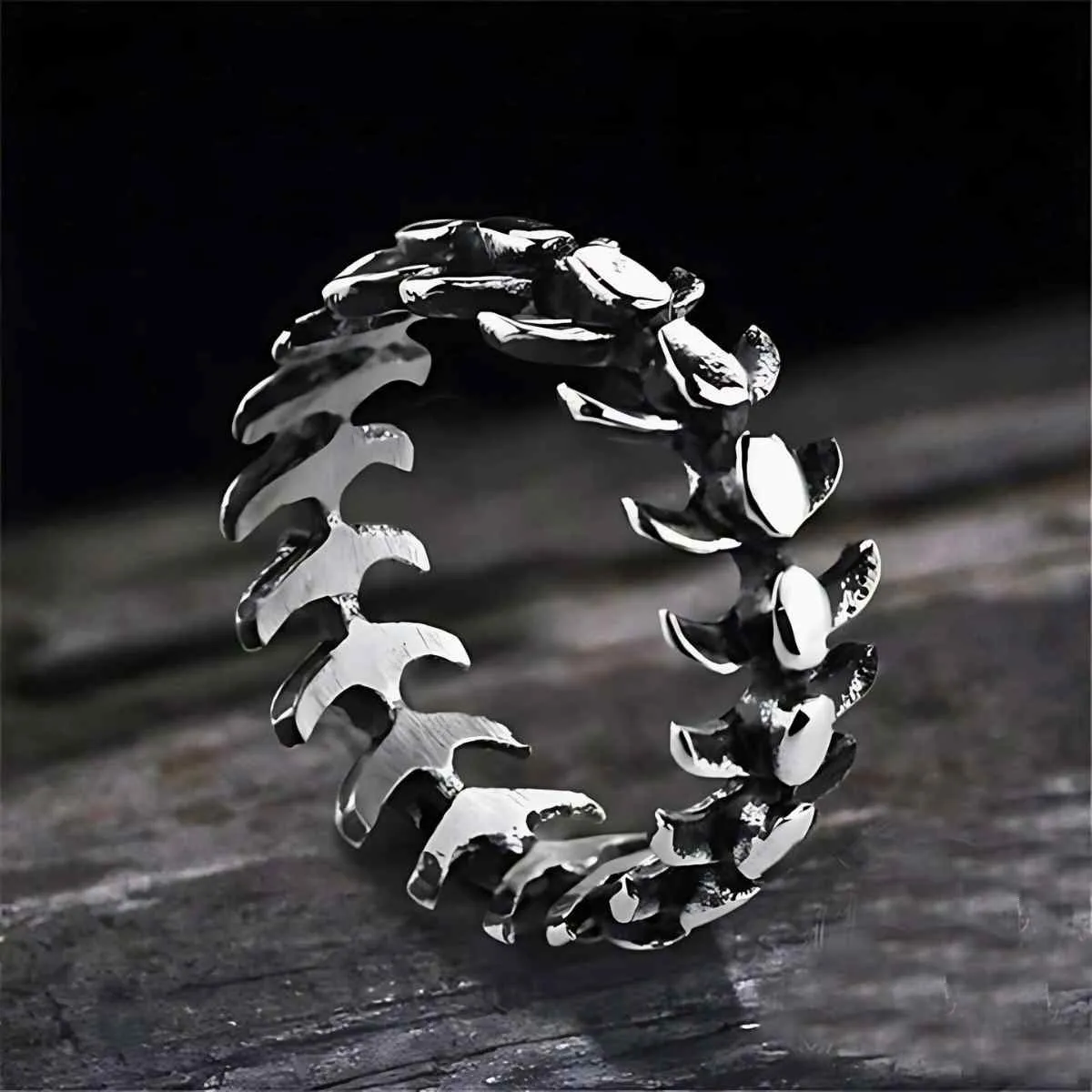 Fishbone Ring