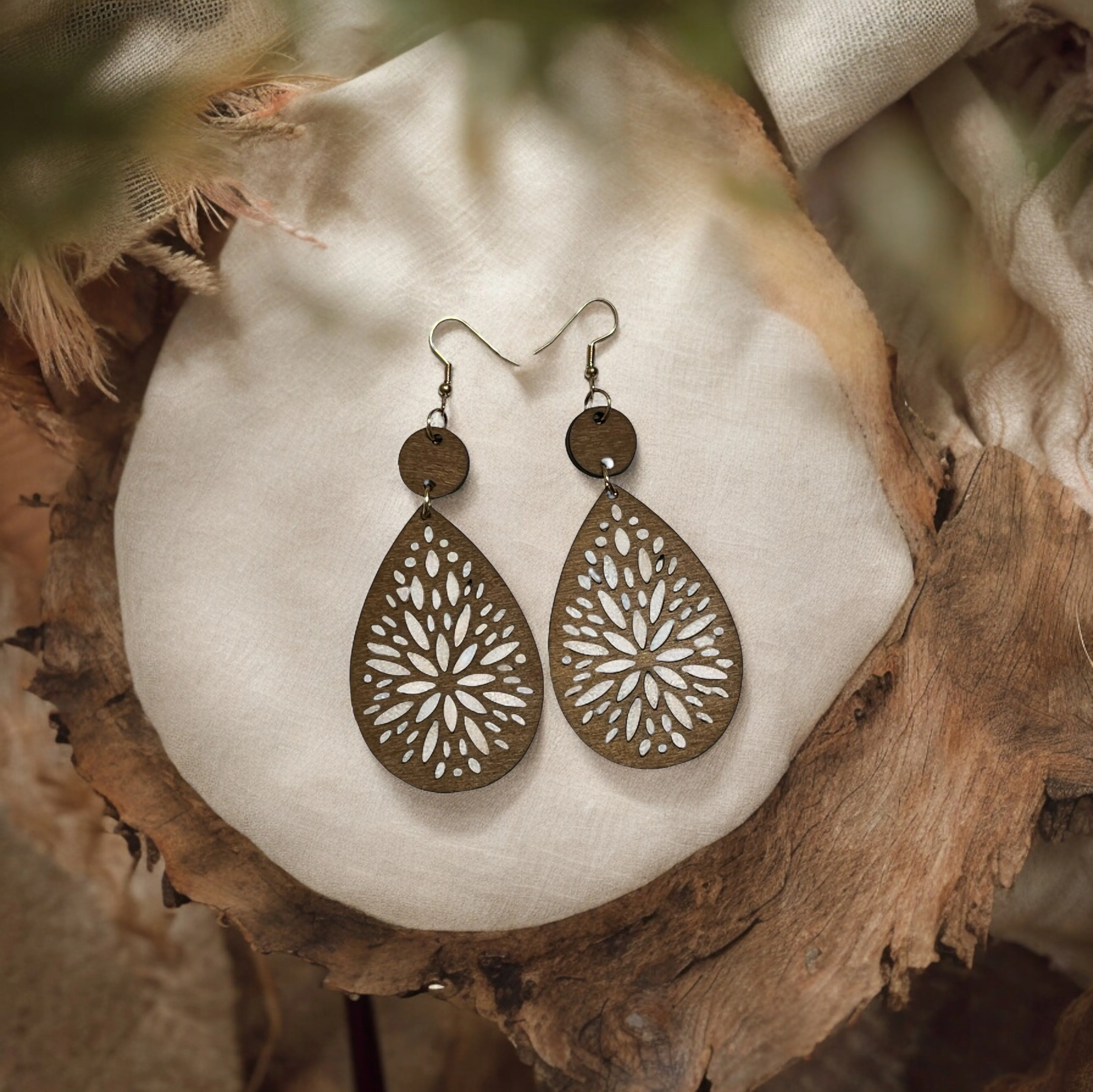 Natural Wood Teardrop Earrings: Chic & Rustic Accessories