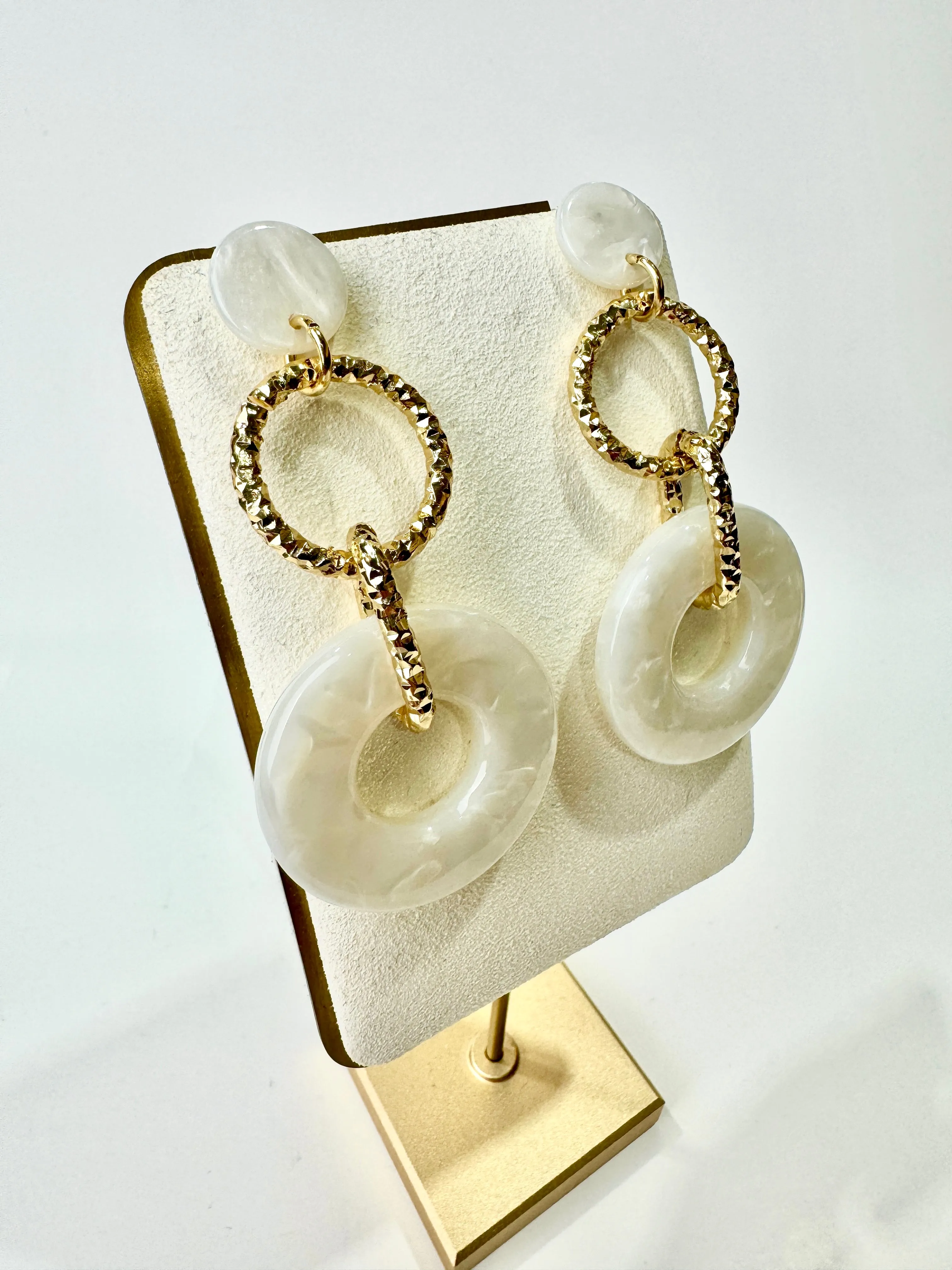 Pía - White Resin Hoop Earrings