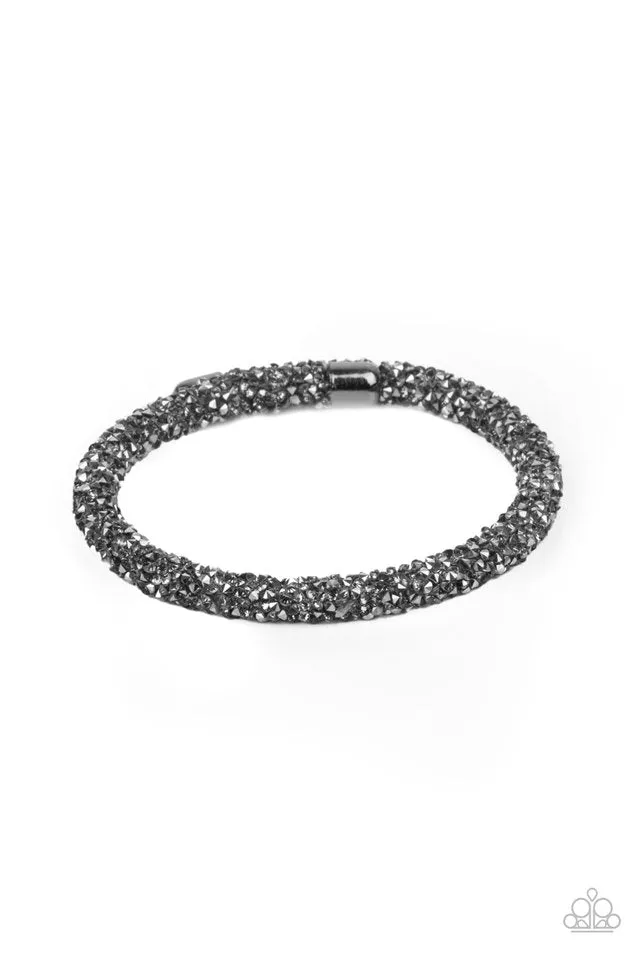Paparazzi Bracelet ~ Roll Out The Glitz - Black