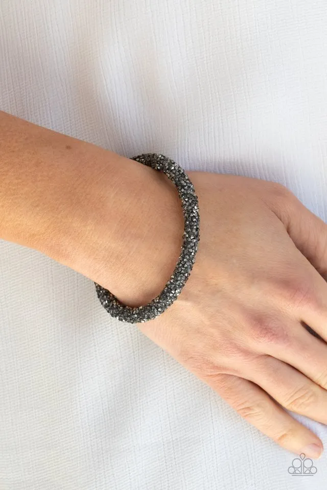 Paparazzi Bracelet ~ Roll Out The Glitz - Black