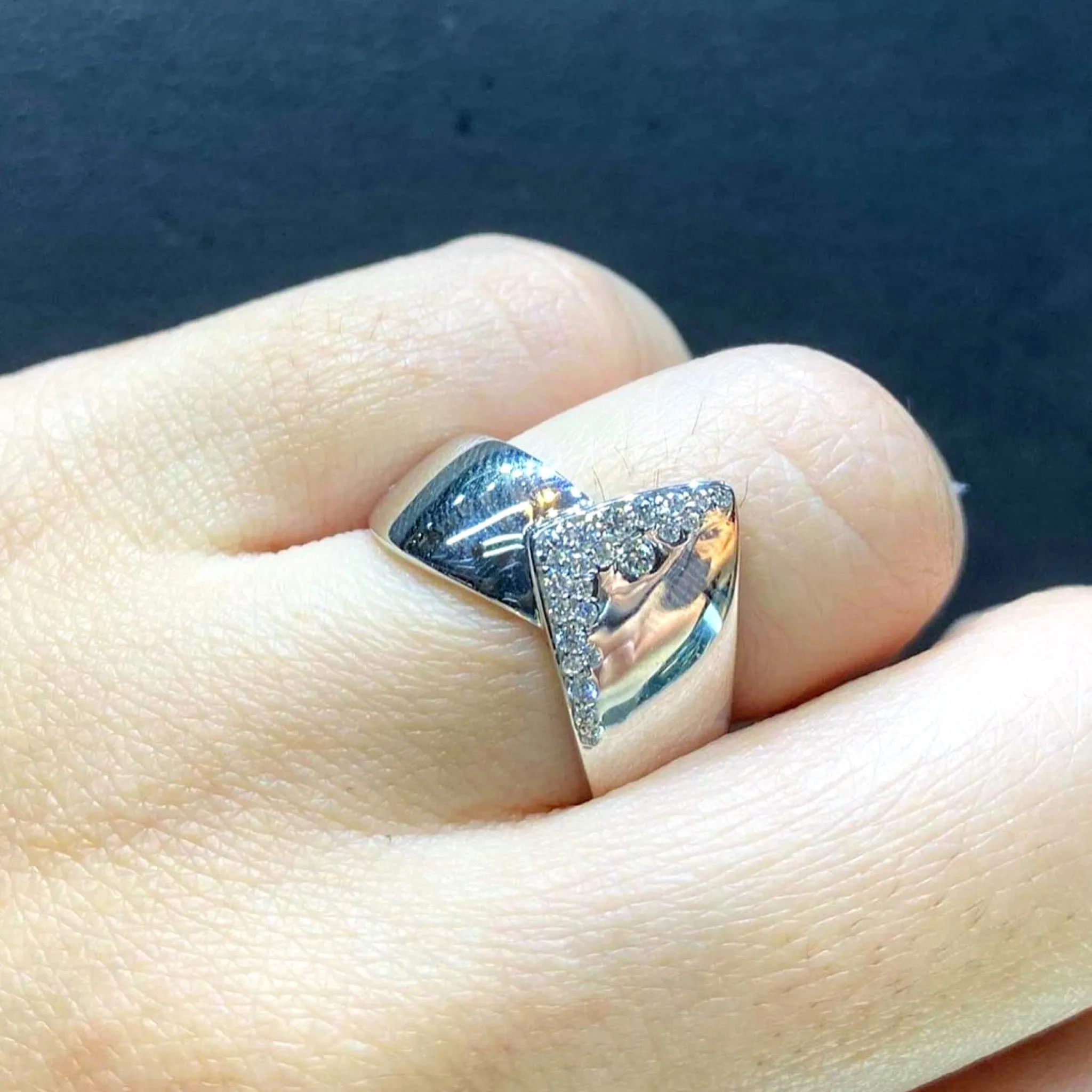 PREORDER | Unisex Sharp Overlap Paved Diamond Ring 14kt