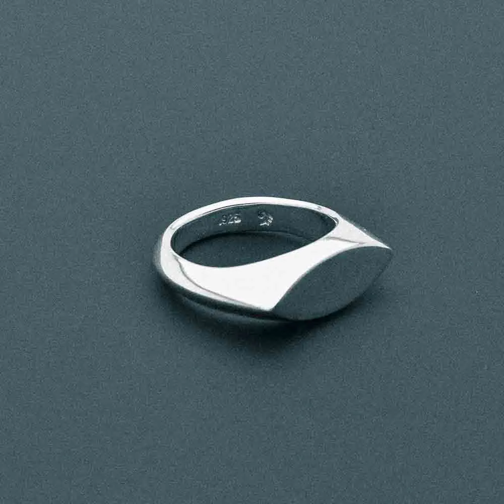 "Mr Cat: Solid Sterling Silver Ring with a Sleek Cat Eye Design"