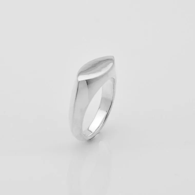 "Mr Cat: Solid Sterling Silver Ring with a Sleek Cat Eye Design"