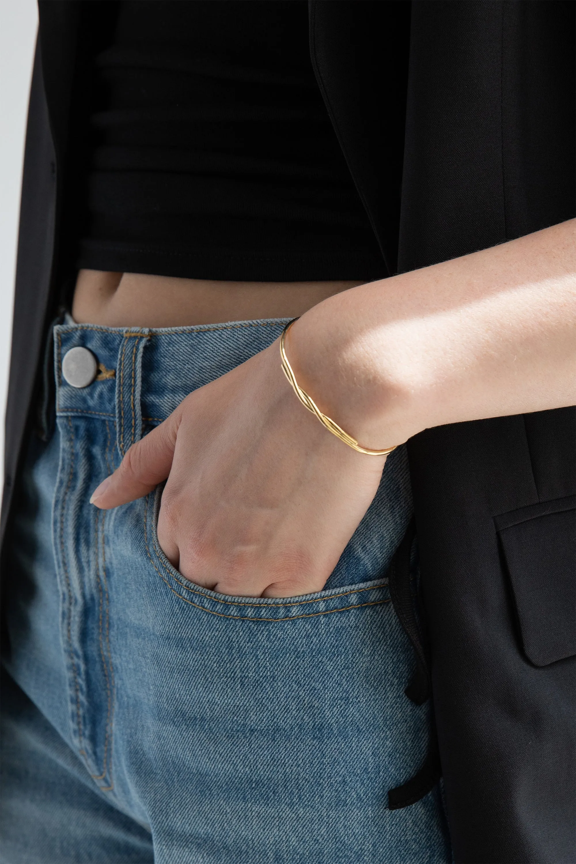 TWISTED CUFF BRACELET