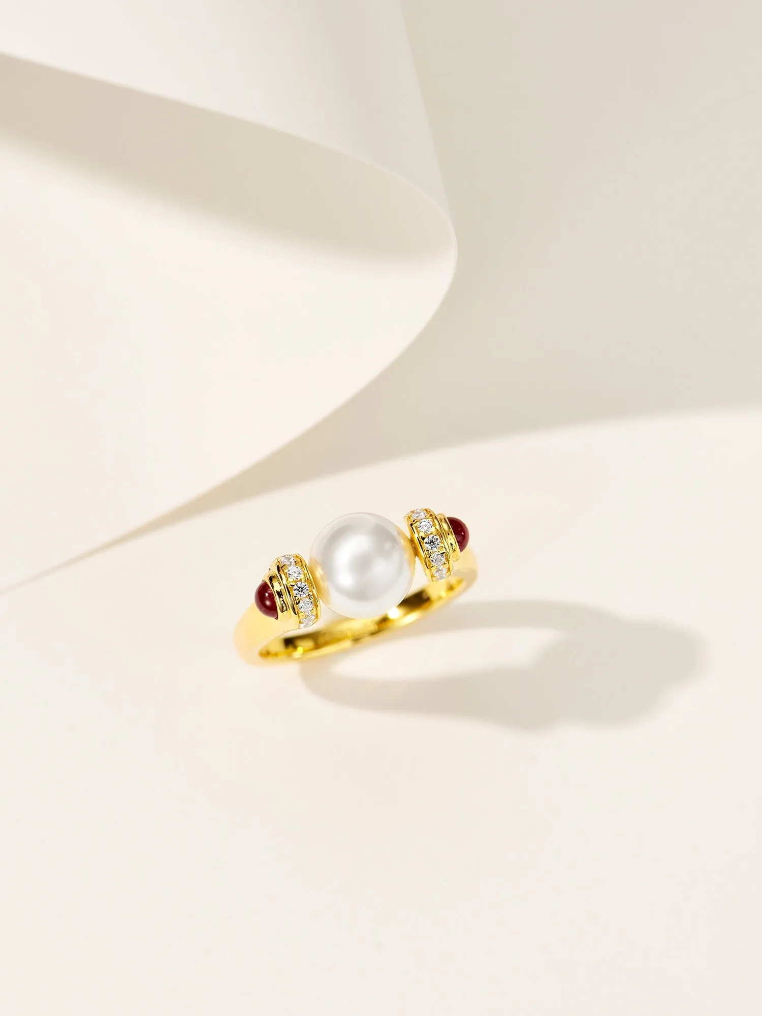 Vintage Luxe Retro Pearl Ring